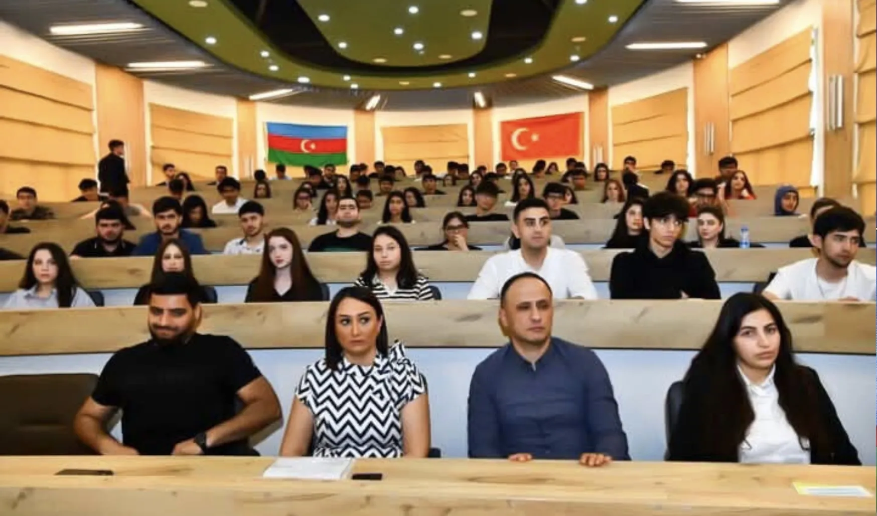 Diaqnoz Tibb Mərkəzinin uroloq-androloqu Dr. Əliabbas İlyasov Azərbaycan Dövlət Neft və Sənaye Universitetində tədbirində çıxış edib